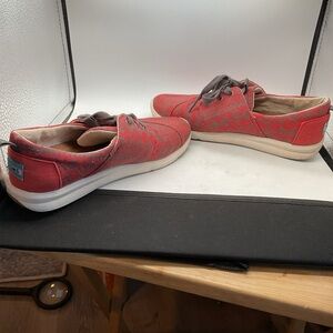 Toms - Canvas Sneakers with White Soles - Red & Brown Pattern